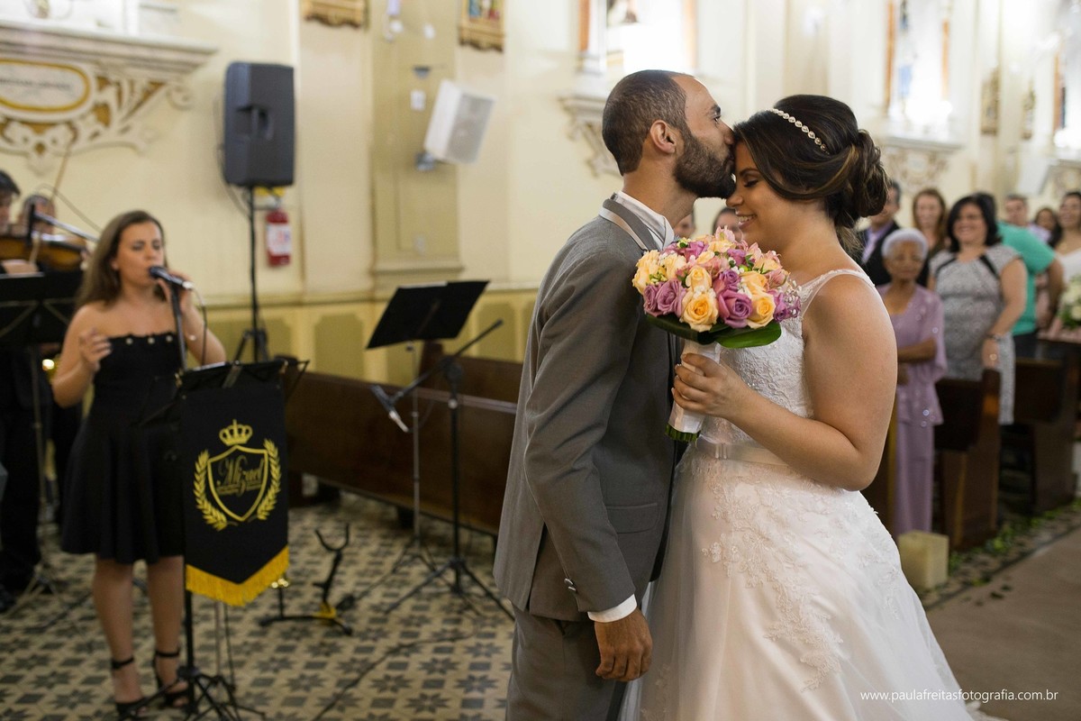 studio-venus-em-guaratingueta-igreja-orfanato-de-guaratingueta-clube-dos-bancarios-casamento-mariana-e-magnum-decoração-buffet-da-alcirene-fotografia-paula-freitas-fotografia