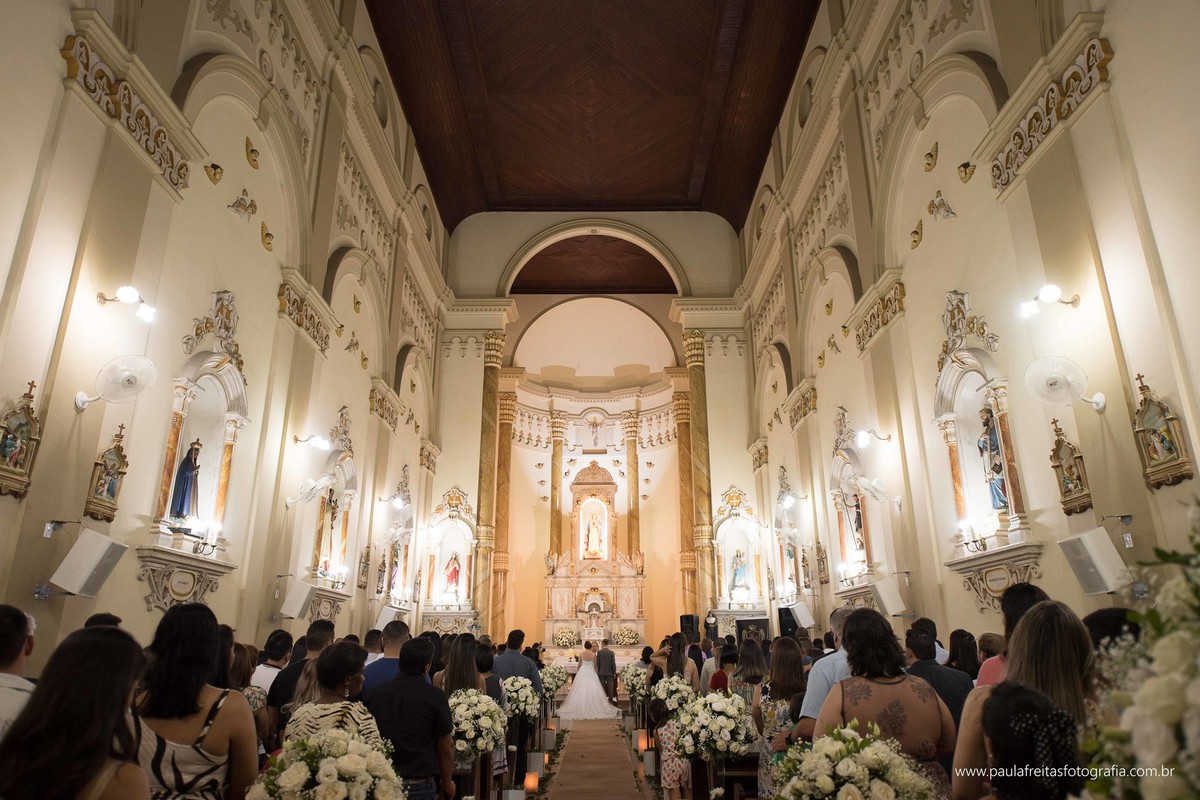 studio-venus-em-guaratingueta-igreja-orfanato-de-guaratingueta-clube-dos-bancarios-casamento-mariana-e-magnum-decoração-buffet-da-alcirene-fotografia-paula-freitas-fotografia