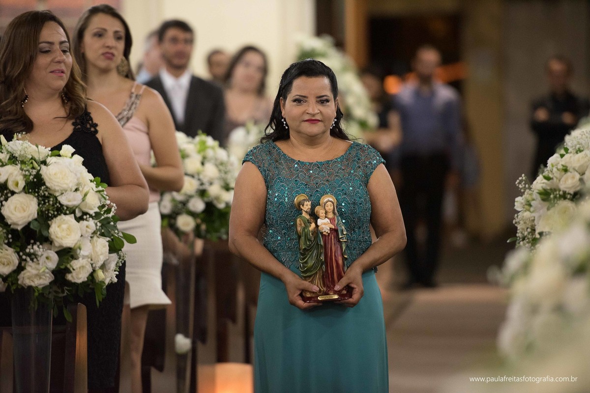 studio-venus-em-guaratingueta-igreja-orfanato-de-guaratingueta-clube-dos-bancarios-casamento-mariana-e-magnum-decoração-buffet-da-alcirene-fotografia-paula-freitas-fotografia