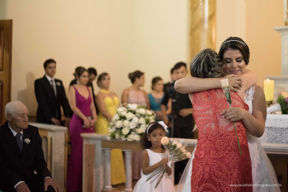 studio-venus-em-guaratingueta-igreja-orfanato-de-guaratingueta-clube-dos-bancarios-casamento-mariana-e-magnum-decoração-buffet-da-alcirene-fotografia-paula-freitas-fotografia