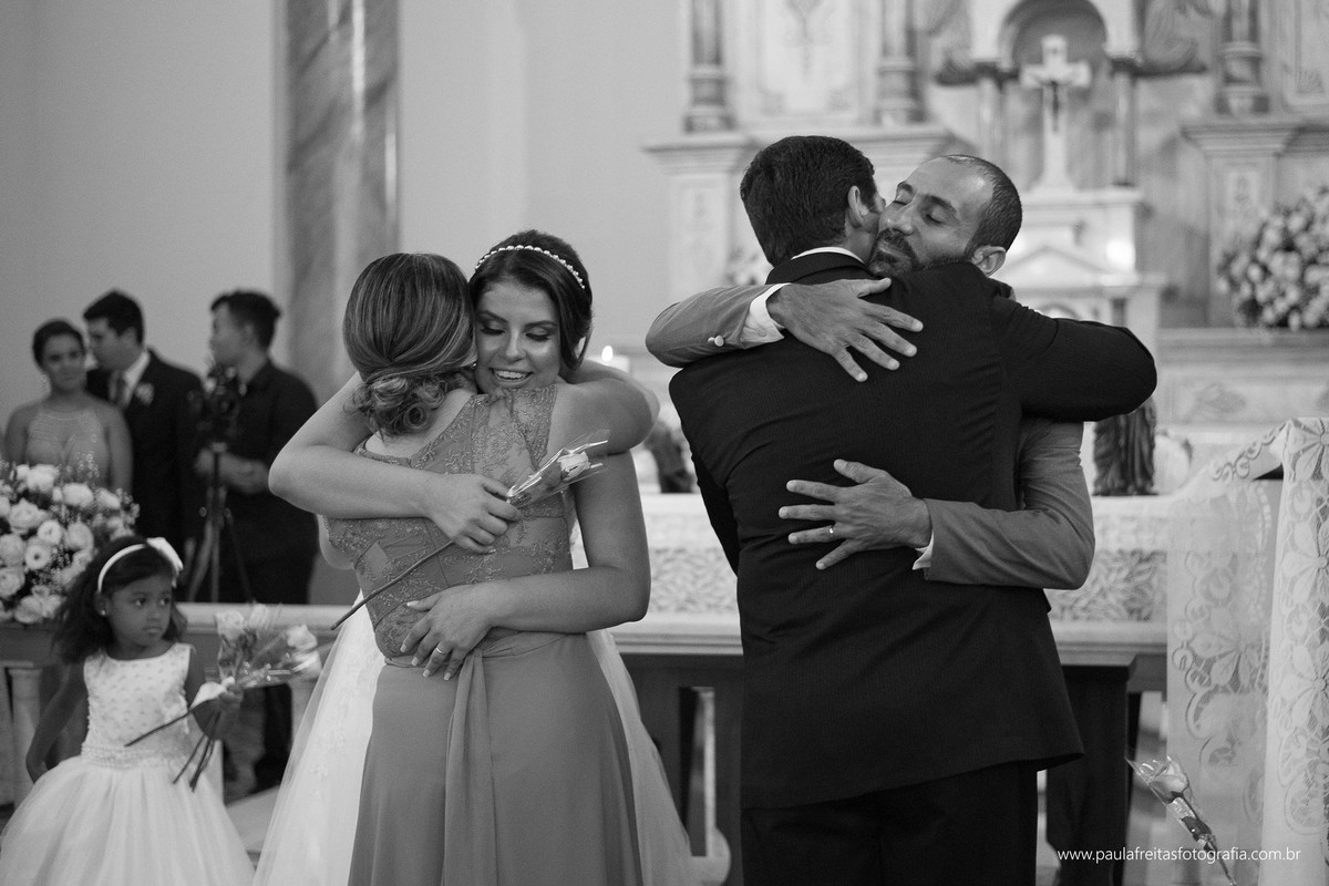 studio-venus-em-guaratingueta-igreja-orfanato-de-guaratingueta-clube-dos-bancarios-casamento-mariana-e-magnum-decoração-buffet-da-alcirene-fotografia-paula-freitas-fotografia