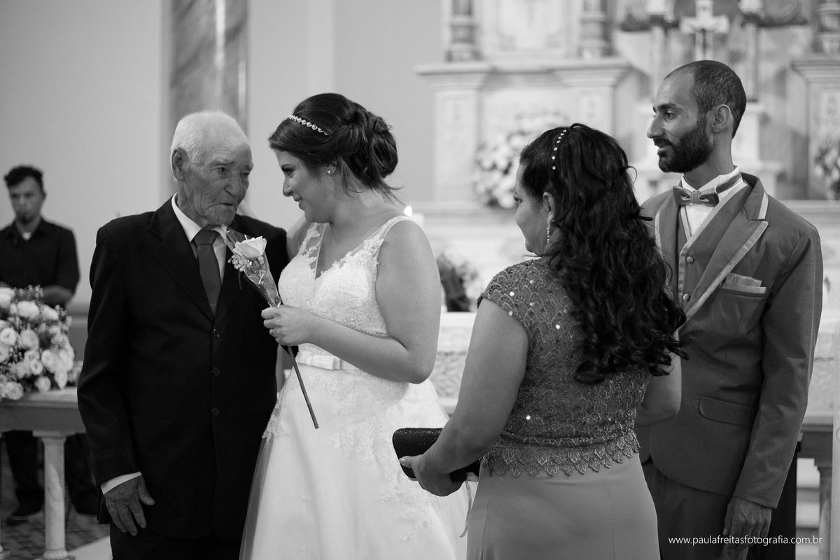 studio-venus-em-guaratingueta-igreja-orfanato-de-guaratingueta-clube-dos-bancarios-casamento-mariana-e-magnum-decoração-buffet-da-alcirene-fotografia-paula-freitas-fotografia