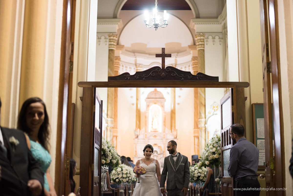 studio-venus-em-guaratingueta-igreja-orfanato-de-guaratingueta-clube-dos-bancarios-casamento-mariana-e-magnum-decoração-buffet-da-alcirene-fotografia-paula-freitas-fotografia