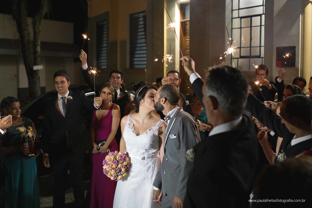 studio-venus-em-guaratingueta-igreja-orfanato-de-guaratingueta-clube-dos-bancarios-casamento-mariana-e-magnum-decoração-buffet-da-alcirene-fotografia-paula-freitas-fotografia