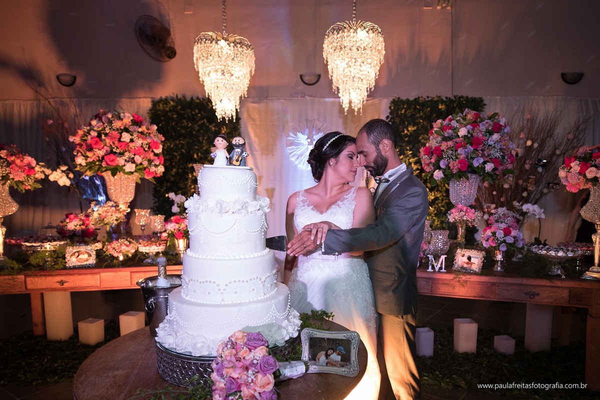 studio-venus-em-guaratingueta-igreja-orfanato-de-guaratingueta-clube-dos-bancarios-casamento-mariana-e-magnum-decoração-buffet-da-alcirene-fotografia-paula-freitas-fotografia