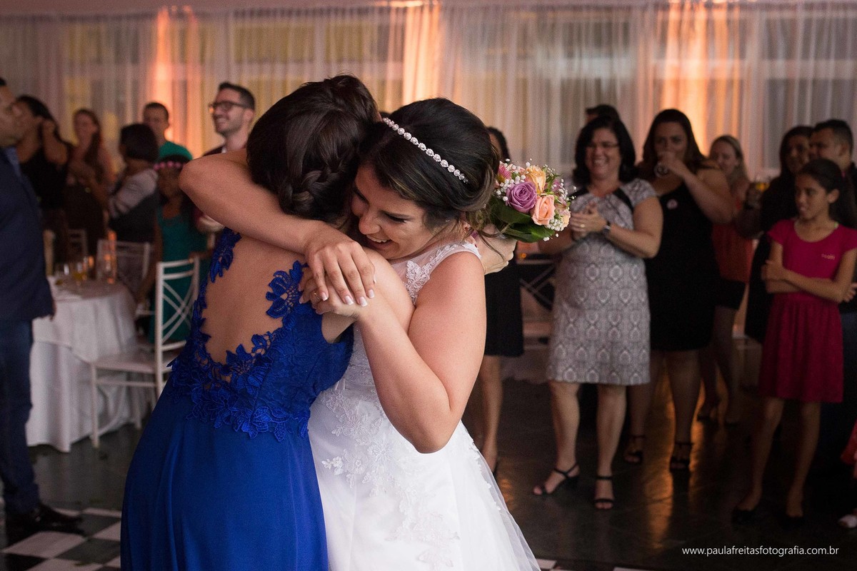 studio-venus-em-guaratingueta-igreja-orfanato-de-guaratingueta-clube-dos-bancarios-casamento-mariana-e-magnum-decoração-buffet-da-alcirene-fotografia-paula-freitas-fotografia