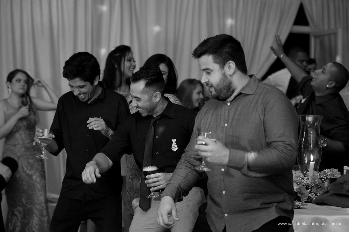 studio-venus-em-guaratingueta-igreja-orfanato-de-guaratingueta-clube-dos-bancarios-casamento-mariana-e-magnum-decoração-buffet-da-alcirene-fotografia-paula-freitas-fotografia