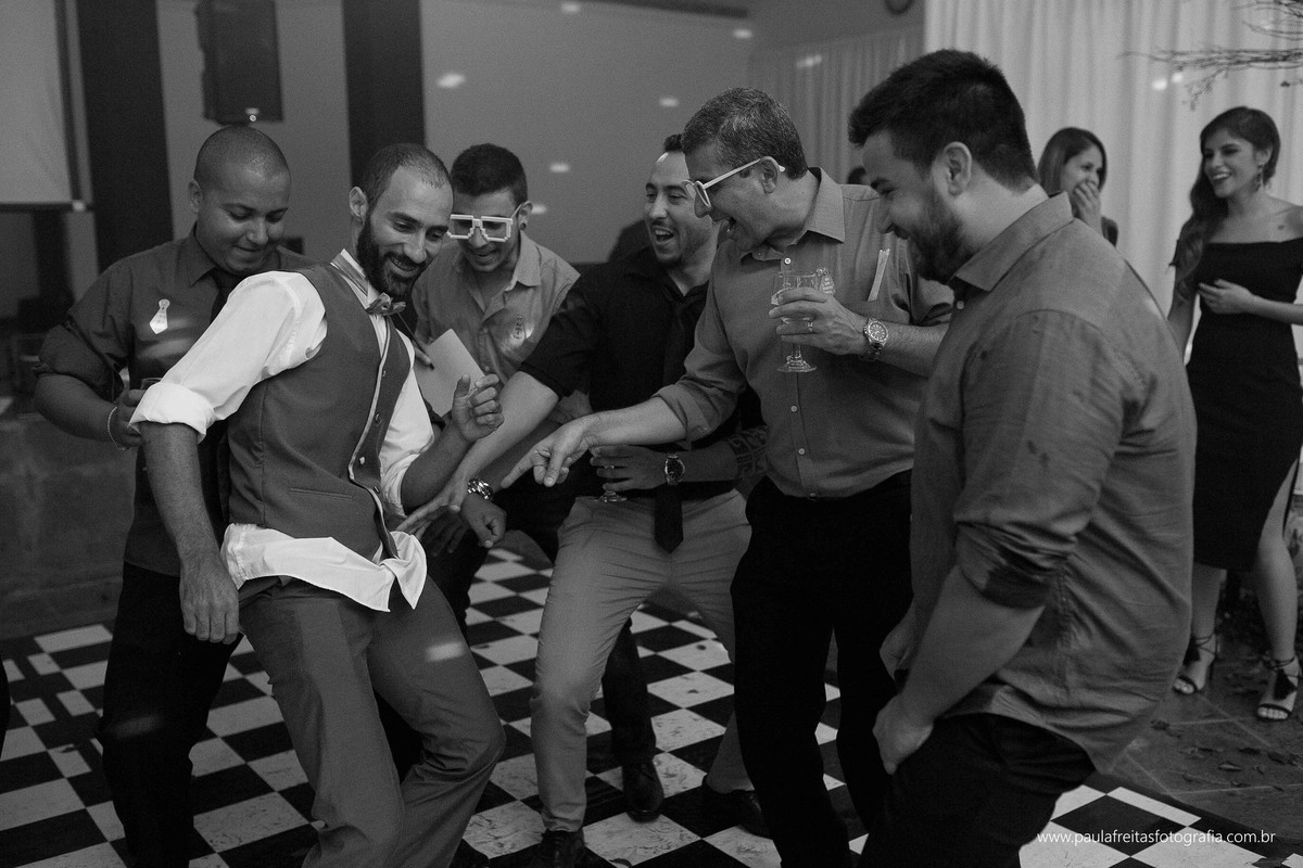 studio-venus-em-guaratingueta-igreja-orfanato-de-guaratingueta-clube-dos-bancarios-casamento-mariana-e-magnum-decoração-buffet-da-alcirene-fotografia-paula-freitas-fotografia