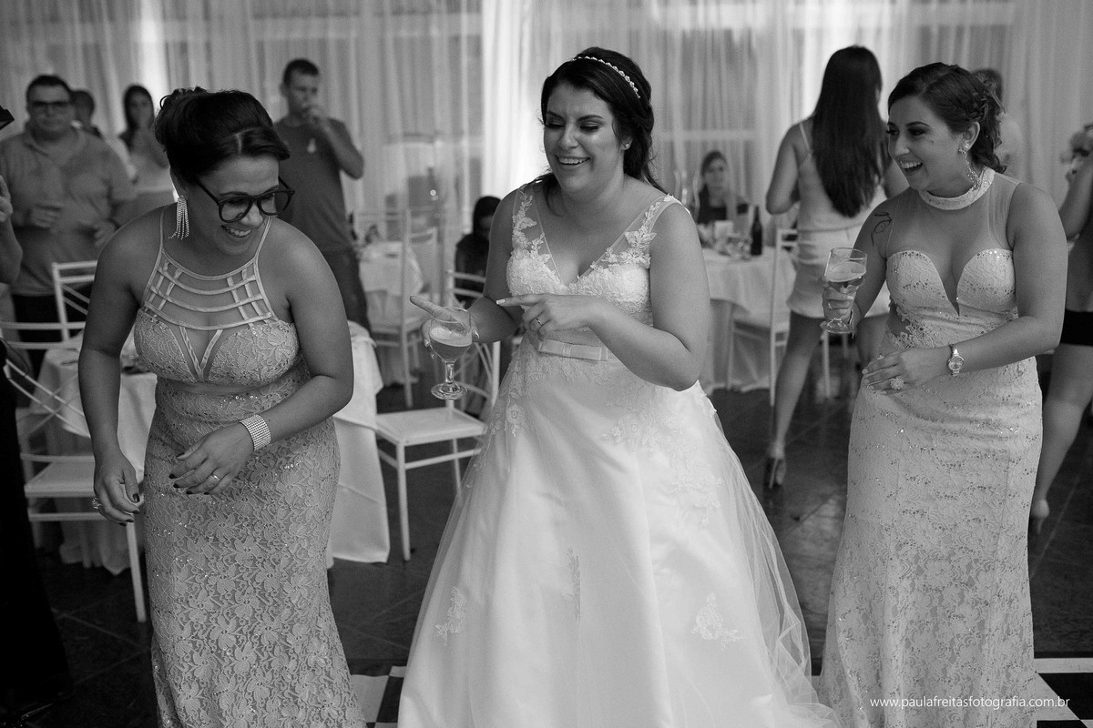 studio-venus-em-guaratingueta-igreja-orfanato-de-guaratingueta-clube-dos-bancarios-casamento-mariana-e-magnum-decoração-buffet-da-alcirene-fotografia-paula-freitas-fotografia