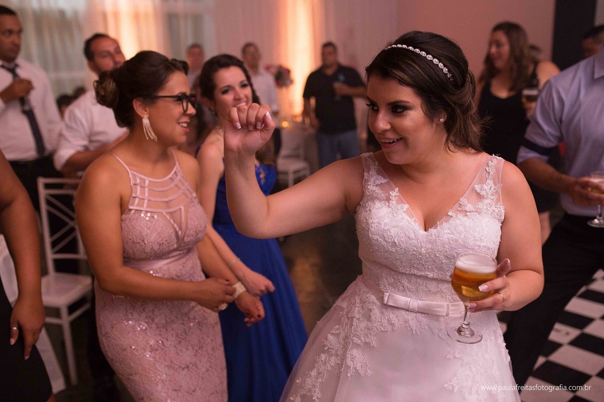 studio-venus-em-guaratingueta-igreja-orfanato-de-guaratingueta-clube-dos-bancarios-casamento-mariana-e-magnum-decoração-buffet-da-alcirene-fotografia-paula-freitas-fotografia