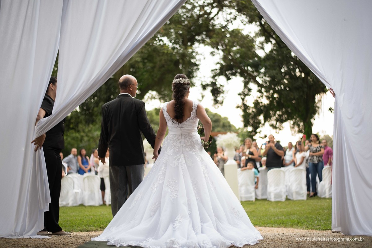 casamento-no-aberto-casamento-no-campode-tamiris-e-joy-em-guaratingueta-recanto-vip-fotografado-por-paula-freitas-fotografia