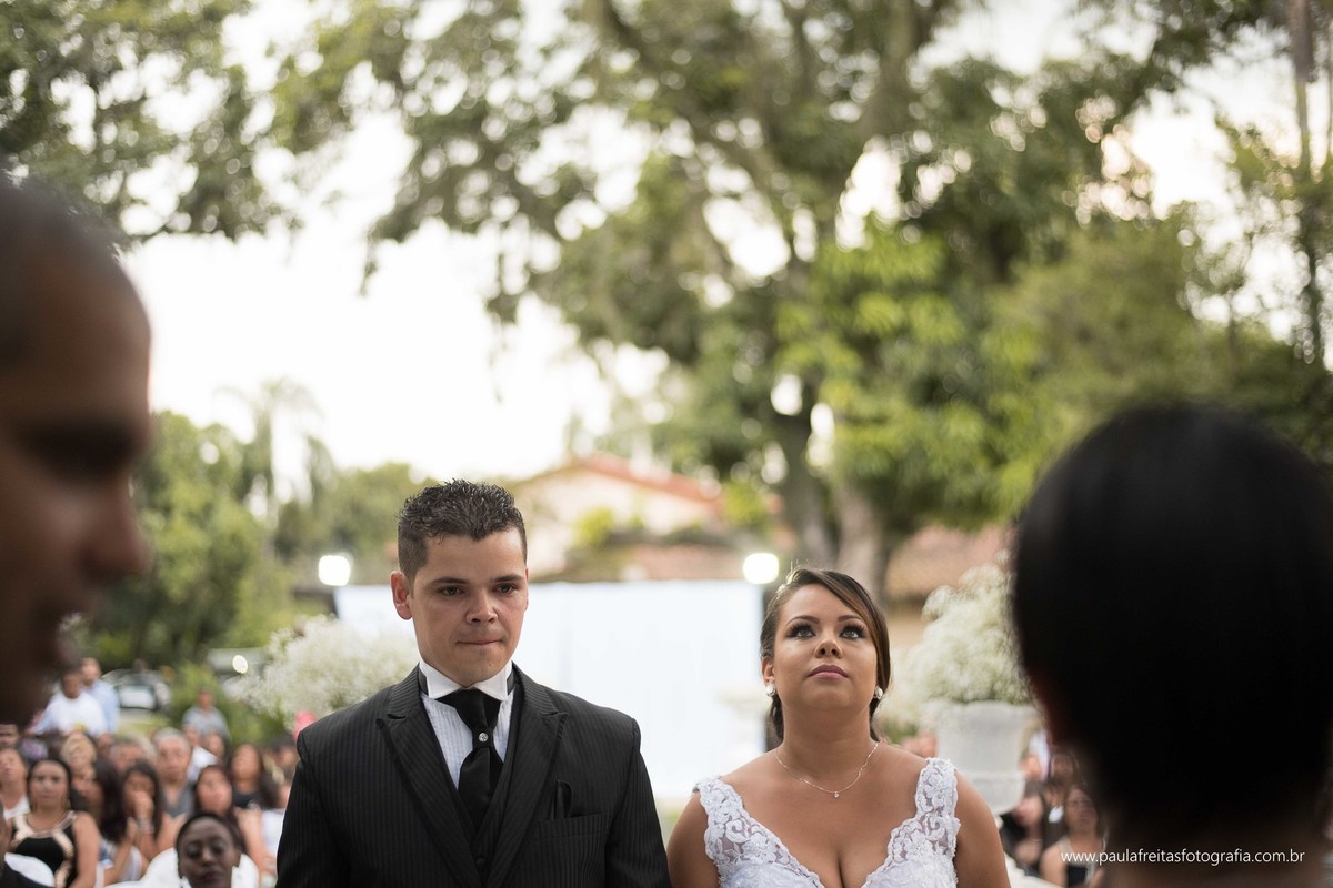 casamento-no-aberto-casamento-no-campode-tamiris-e-joy-em-guaratingueta-recanto-vip-fotografado-por-paula-freitas-fotografia