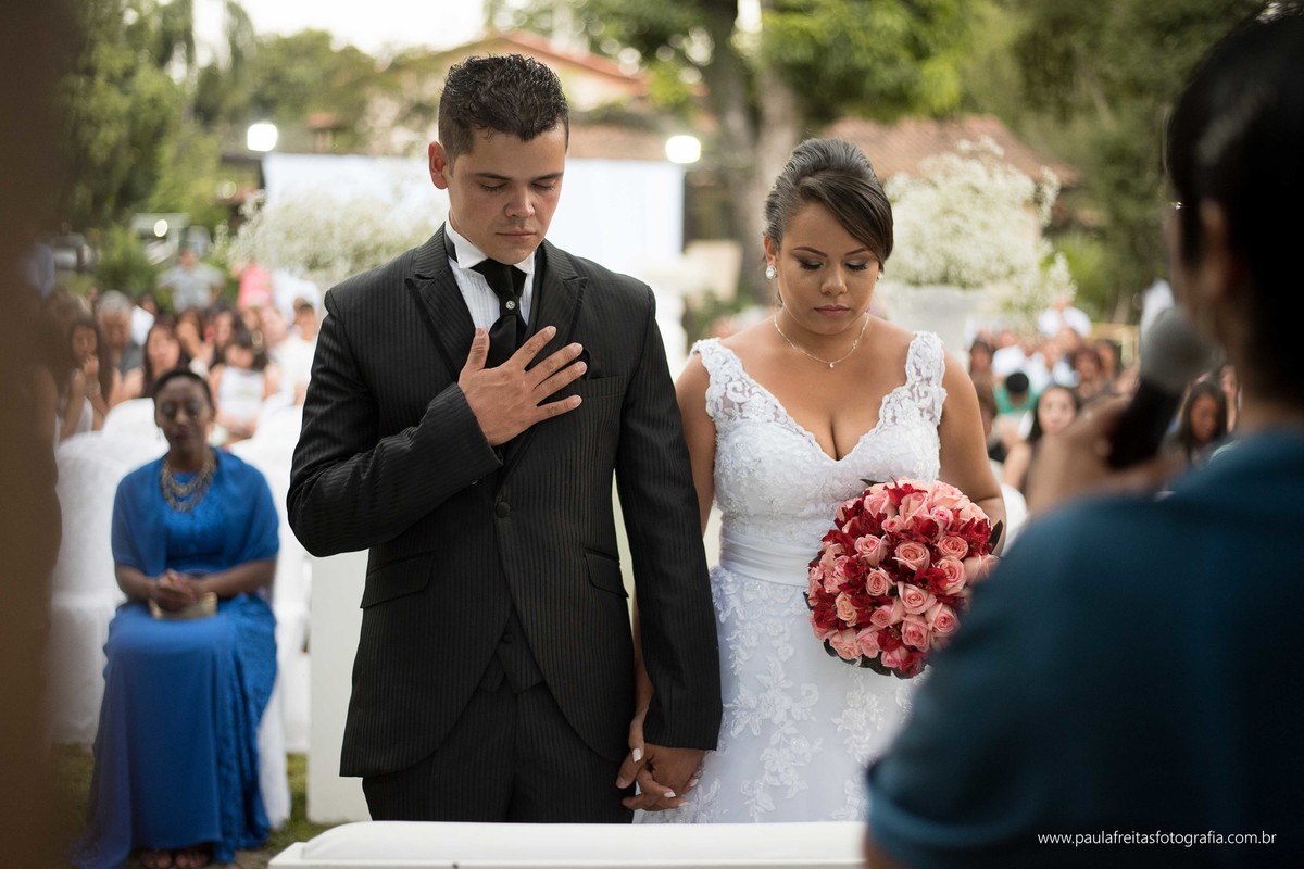 casamento-no-aberto-casamento-no-campode-tamiris-e-joy-em-guaratingueta-recanto-vip-fotografado-por-paula-freitas-fotografia