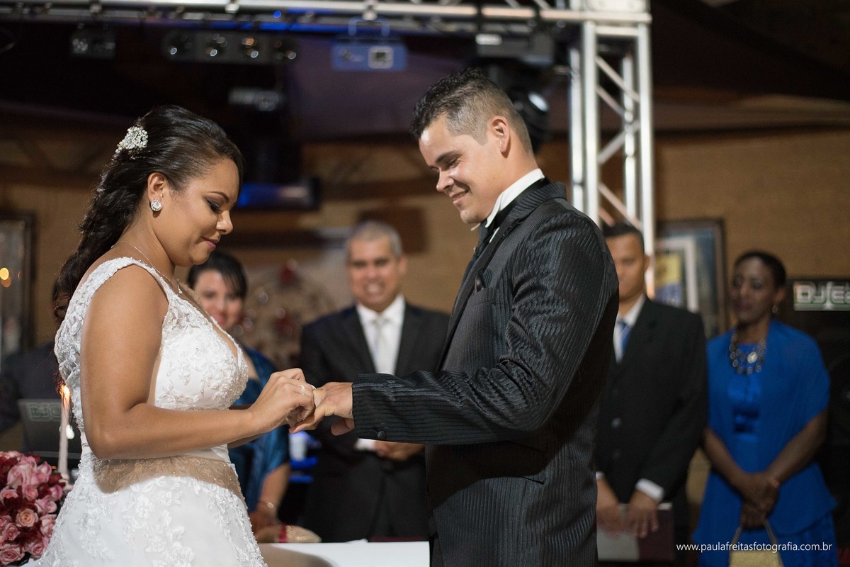 casamento-no-aberto-casamento-no-campode-tamiris-e-joy-em-guaratingueta-recanto-vip-fotografado-por-paula-freitas-fotografia