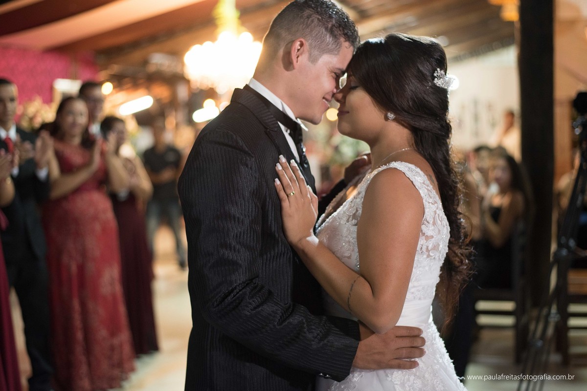 casamento-no-aberto-casamento-no-campode-tamiris-e-joy-em-guaratingueta-recanto-vip-fotografado-por-paula-freitas-fotografia