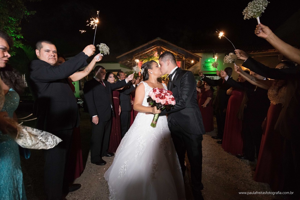 casamento-no-aberto-casamento-no-campode-tamiris-e-joy-em-guaratingueta-recanto-vip-fotografado-por-paula-freitas-fotografia