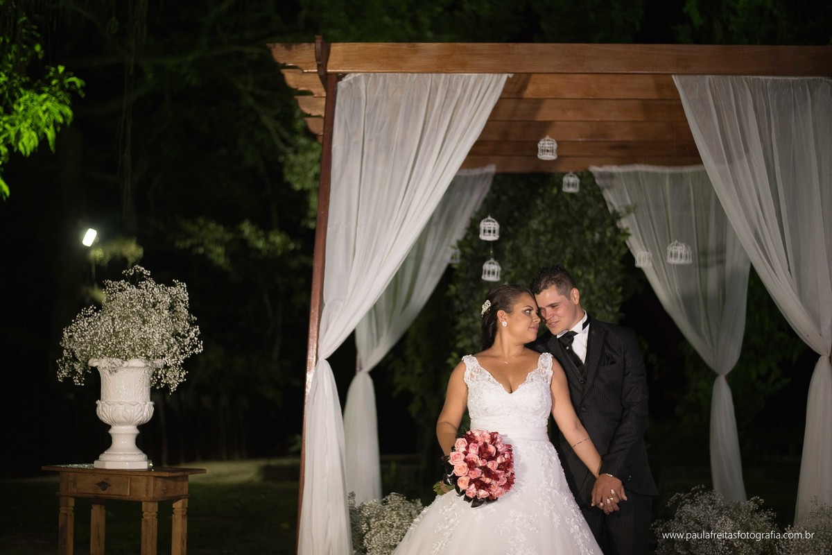 casamento-no-aberto-casamento-no-campode-tamiris-e-joy-em-guaratingueta-recanto-vip-fotografado-por-paula-freitas-fotografia