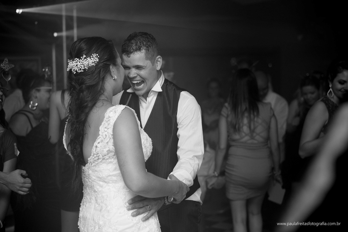 casamento-no-aberto-casamento-no-campode-tamiris-e-joy-em-guaratingueta-recanto-vip-fotografado-por-paula-freitas-fotografia