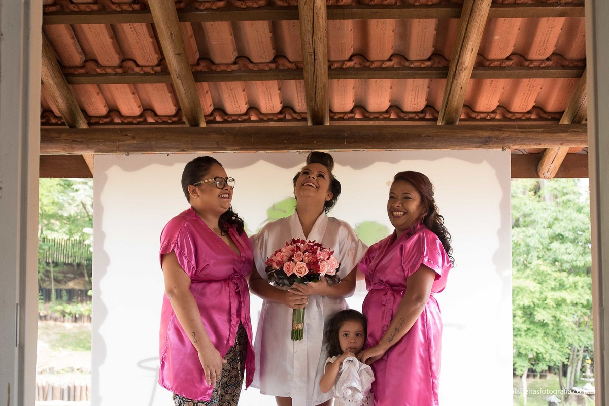 casamento-no-aberto-casamento-no-campode-tamiris-e-joy-em-guaratingueta-recanto-vip-fotografado-por-paula-freitas-fotografia