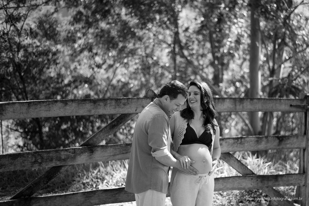 ensaio-gestante-priscila-e-alair-feito-em-guaratingueta-no-gomeral-fotografado-por-paula-freitas-fotografia
