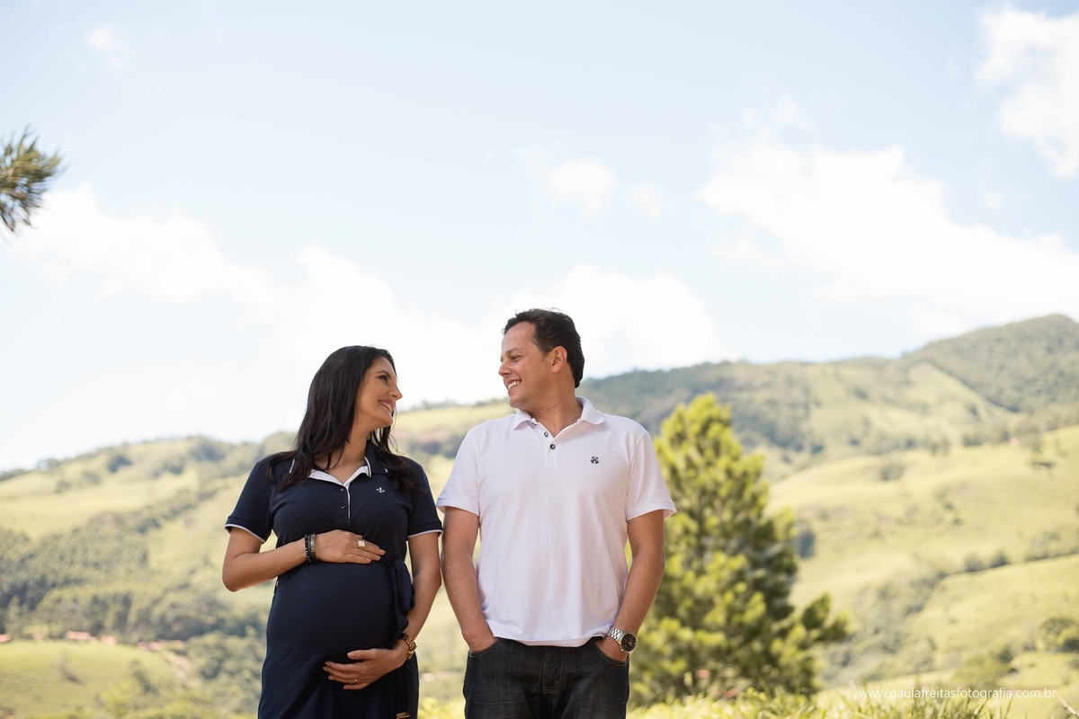 ensaio-gestante-priscila-e-alair-feito-em-guaratingueta-no-gomeral-fotografado-por-paula-freitas-fotografia