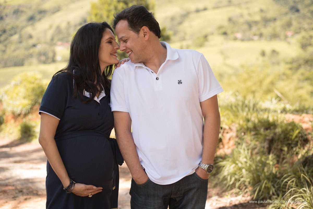 ensaio-gestante-priscila-e-alair-feito-em-guaratingueta-no-gomeral-fotografado-por-paula-freitas-fotografia