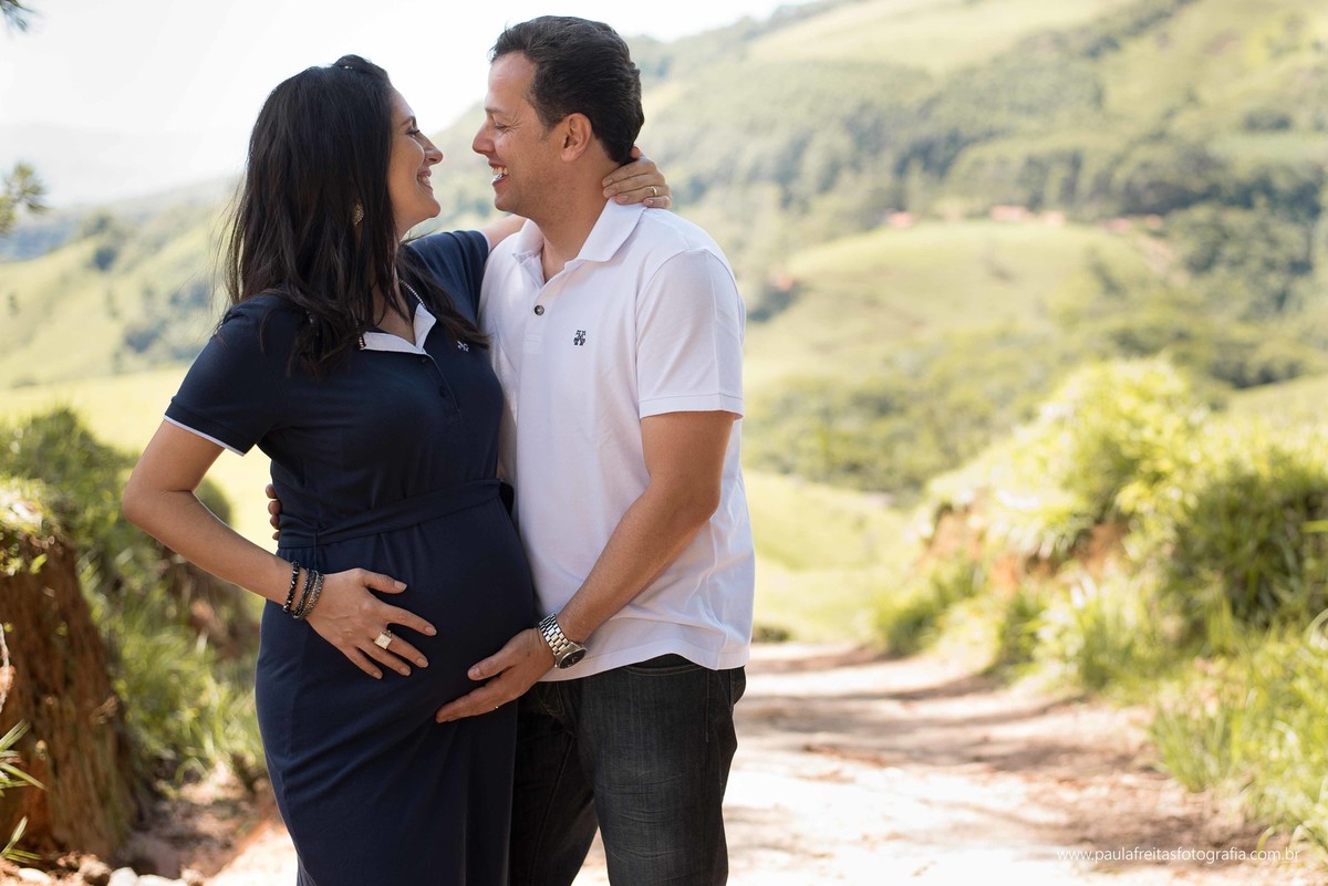 ensaio-gestante-priscila-e-alair-feito-em-guaratingueta-no-gomeral-fotografado-por-paula-freitas-fotografia