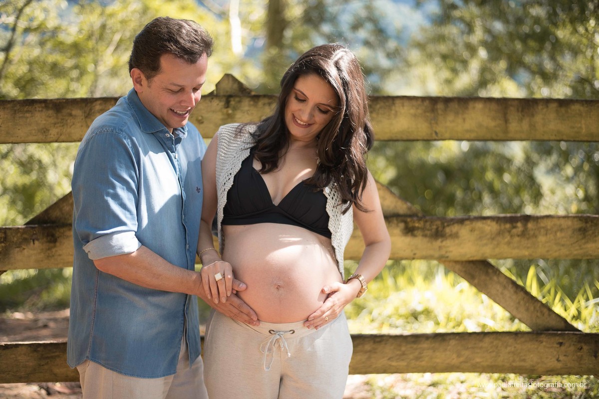 ensaio-gestante-priscila-e-alair-feito-em-guaratingueta-no-gomeral-fotografado-por-paula-freitas-fotografia