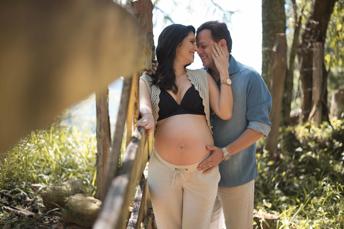ensaio-gestante-priscila-e-alair-feito-em-guaratingueta-no-gomeral-fotografado-por-paula-freitas-fotografia