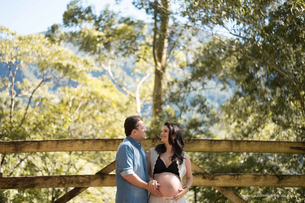 ensaio-gestante-priscila-e-alair-feito-em-guaratingueta-no-gomeral-fotografado-por-paula-freitas-fotografia