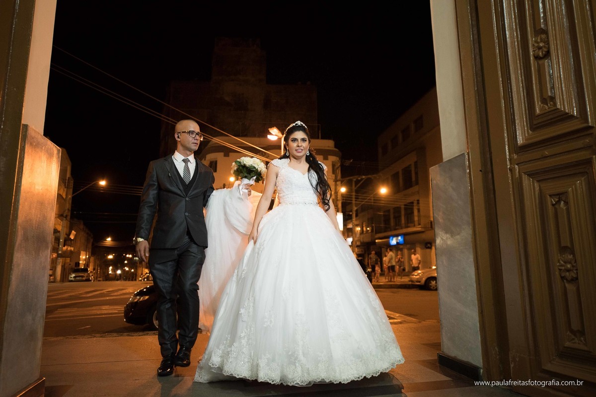 casamento-em-matriz-catedral-de-santo-antonio-de-guaratingueta-fotografado-por-paula-freitas-fotografia