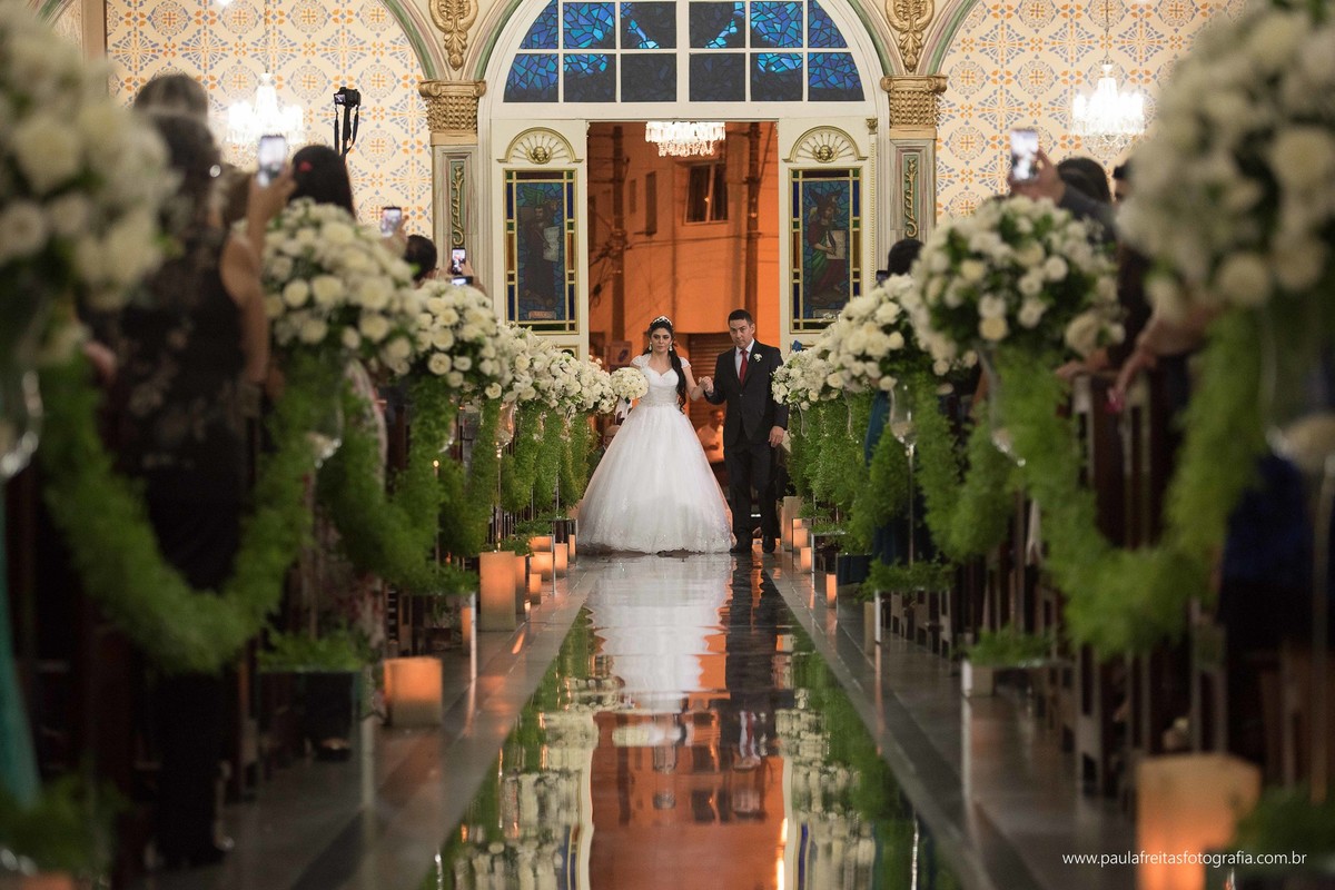 casamento-em-matriz-catedral-de-santo-antonio-de-guaratingueta-fotografado-por-paula-freitas-fotografia