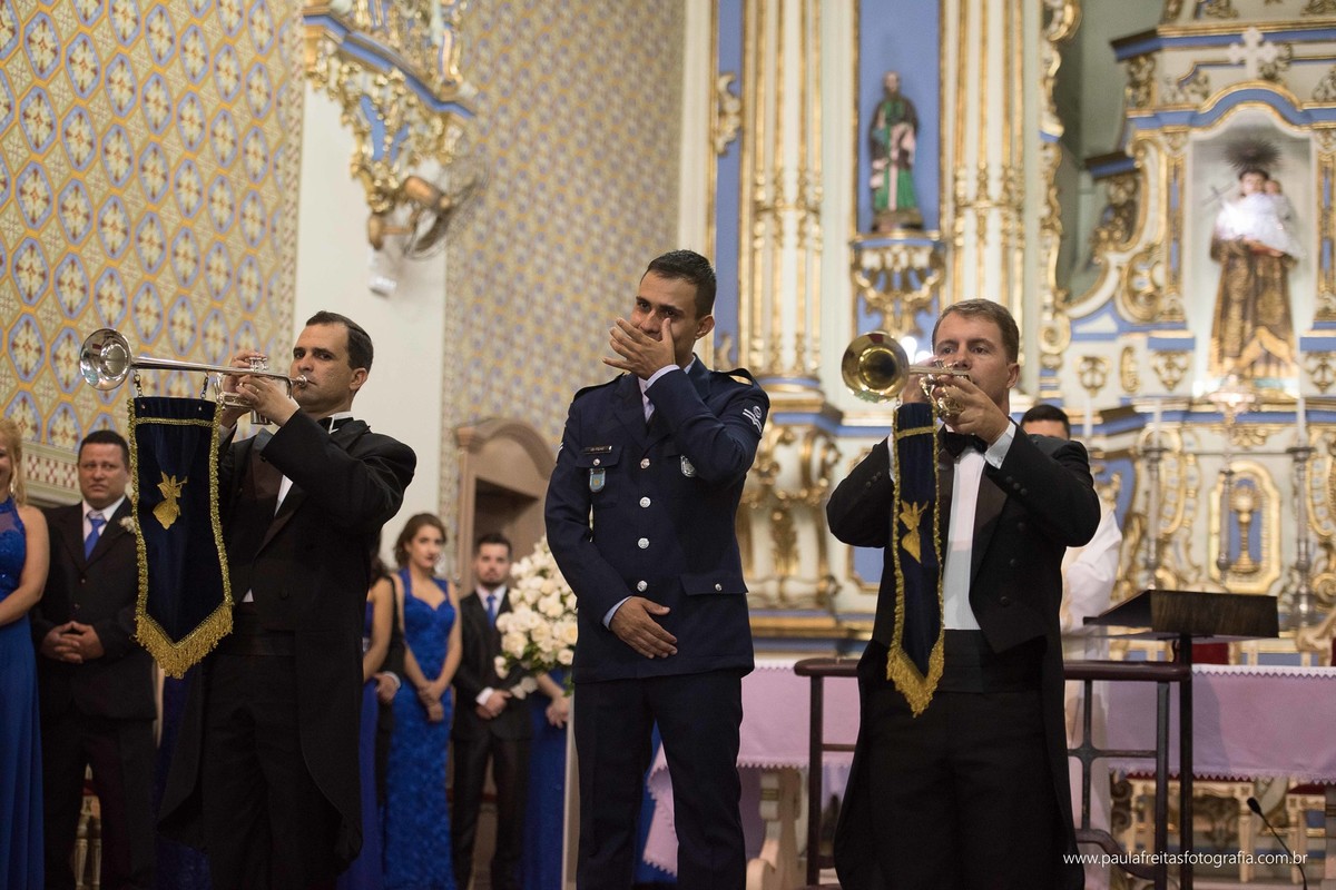 casamento-em-matriz-catedral-de-santo-antonio-de-guaratingueta-fotografado-por-paula-freitas-fotografia