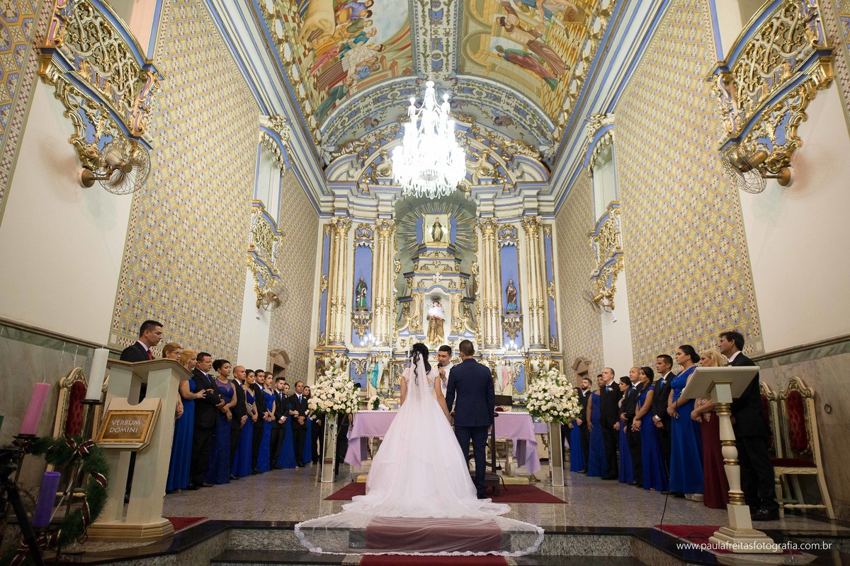 casamento-em-matriz-catedral-de-santo-antonio-de-guaratingueta-fotografado-por-paula-freitas-fotografia