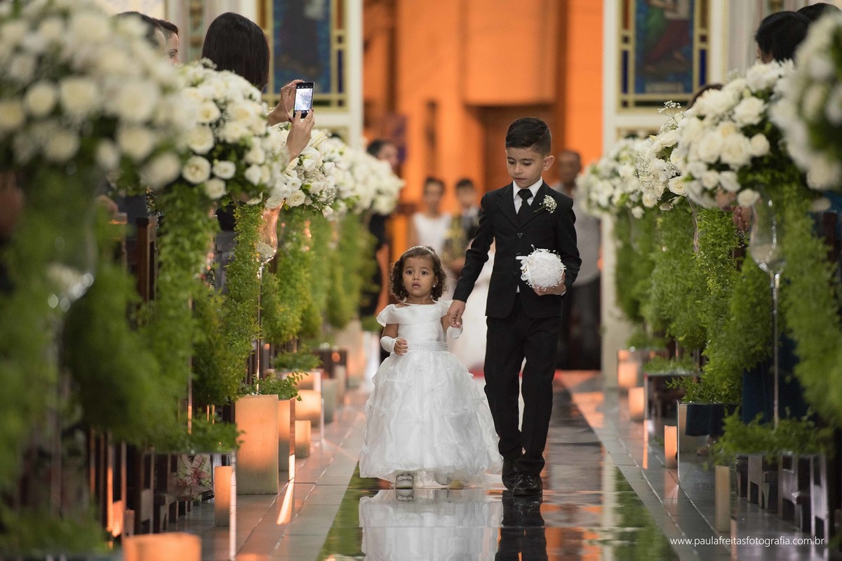 casamento-em-matriz-catedral-de-santo-antonio-de-guaratingueta-fotografado-por-paula-freitas-fotografia