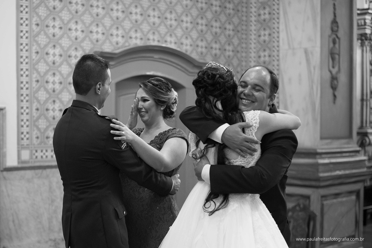 casamento-em-matriz-catedral-de-santo-antonio-de-guaratingueta-fotografado-por-paula-freitas-fotografia