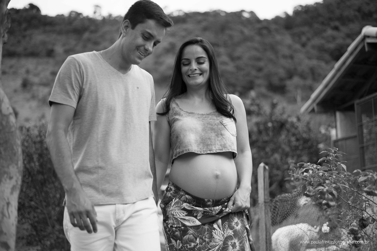 foto espontanea em ensaio fotografico de gestante feito em guaratingueta