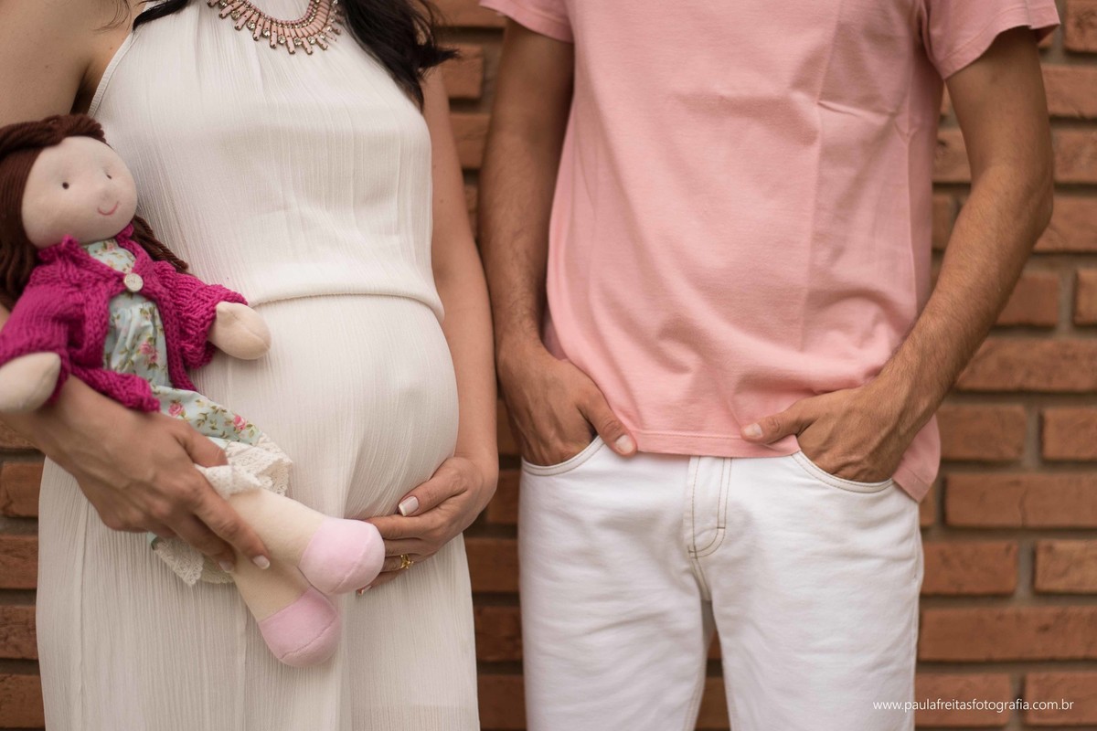detalhes de foto do ensaio de gestante feito em guaratingueta. esperando a fernanda