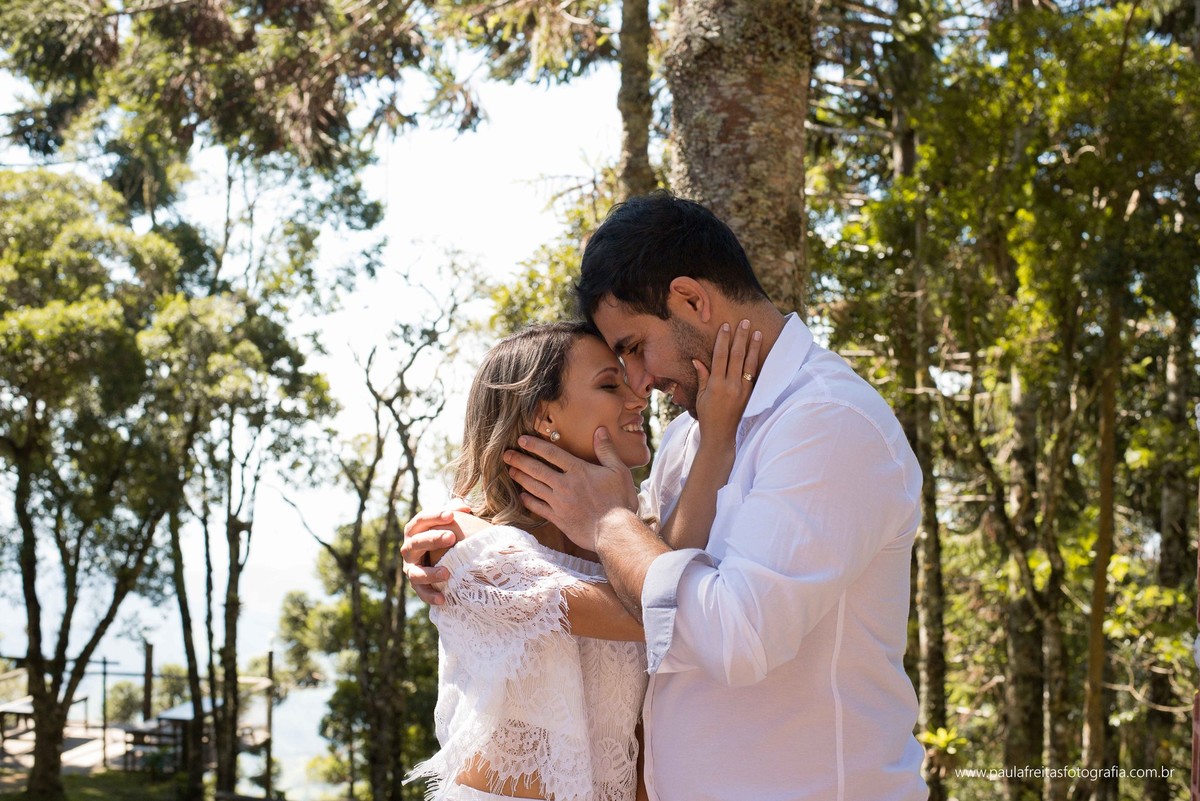 carinho no ensaio pre casamento em guaratingueta