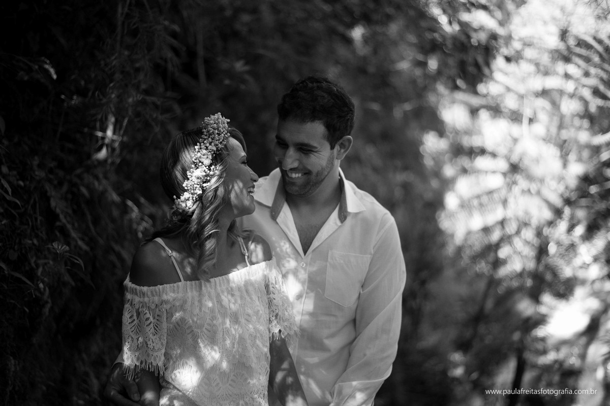 noivos felizes em ensaio pre casamento feito em guaratingueta