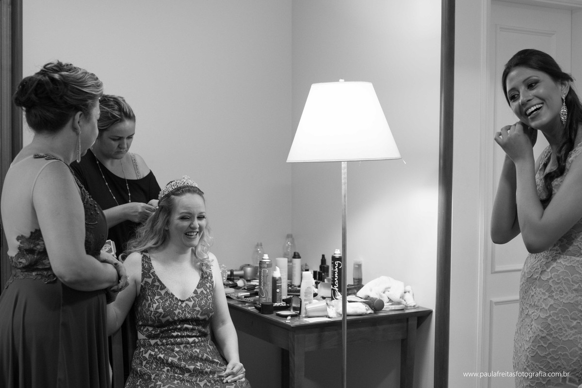 amigas da noiva com ela no making of de casamento realizado na villa bisutti em são paulo