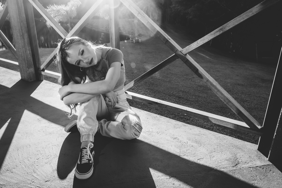 Em um fim de tarde que parecia pintado pelo próprio pincel do entardecer, nossa talentosa equipe de fotografia embarcou em uma aventura para imortalizar os momentos especiais de DUDA em seu aniversário de 15 anos. 