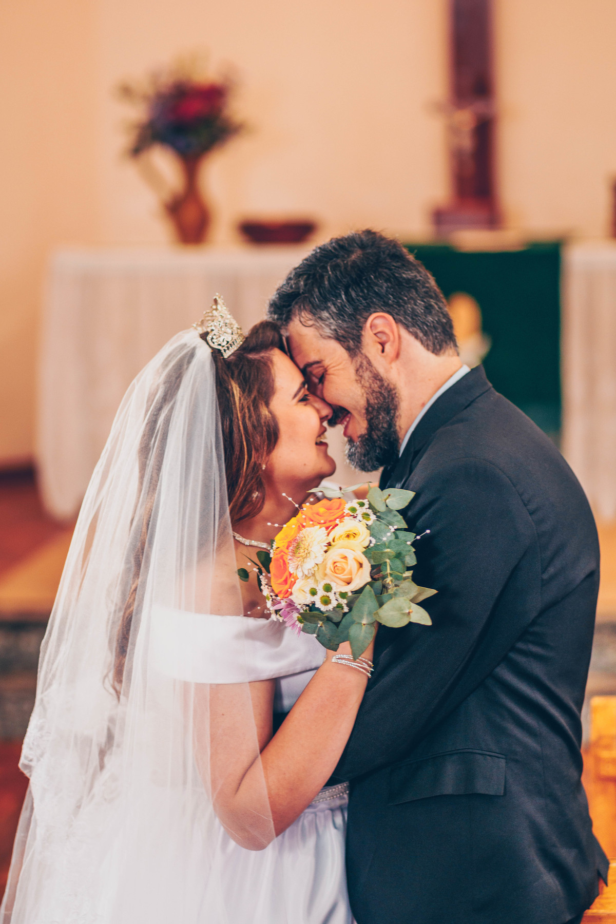 Ensaio pré-casamento em Erechim: momentos naturais e autênticos capturados ao pôr do sol. Fotografia de noivos com foco em amor genuíno e paisagens deslumbrantes. Encontre inspiração para seu pré-wedding com um fotógrafo especializado em ensaios romântico