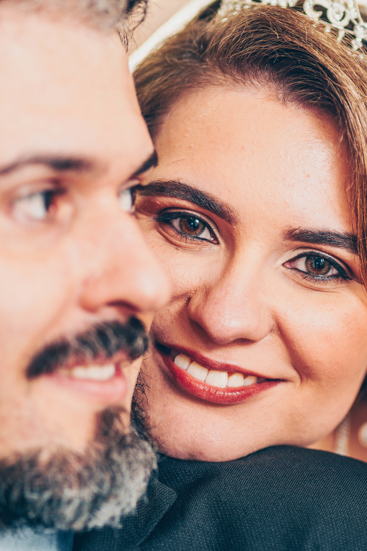 Ensaio pré-casamento em Erechim: momentos naturais e autênticos capturados ao pôr do sol. Fotografia de noivos com foco em amor genuíno e paisagens deslumbrantes. Encontre inspiração para seu pré-wedding com um fotógrafo especializado em ensaios romântico