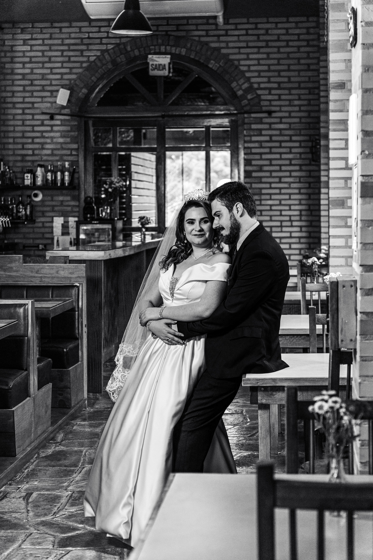 Ensaio pré-casamento em Erechim: momentos naturais e autênticos capturados ao pôr do sol. Fotografia de noivos com foco em amor genuíno e paisagens deslumbrantes. Encontre inspiração para seu pré-wedding com um fotógrafo especializado em ensaios romântico