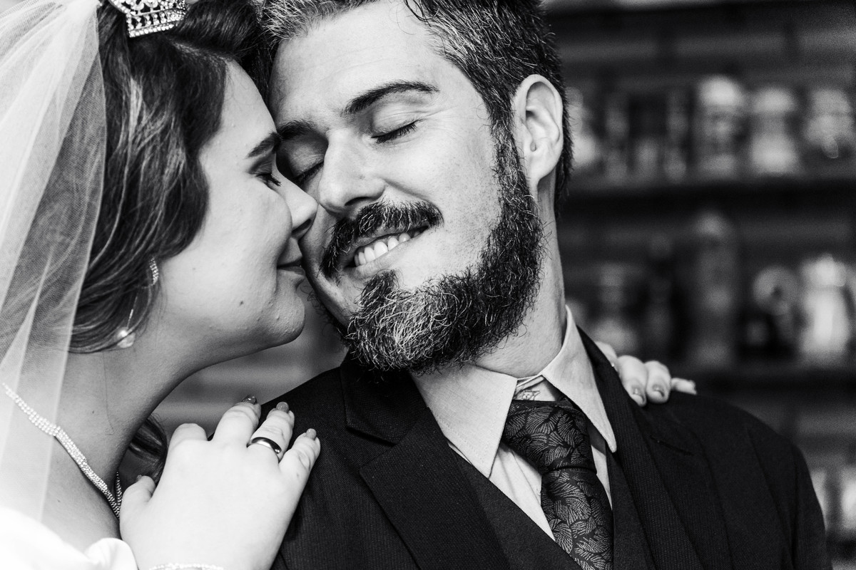 Ensaio pré-casamento em Erechim: momentos naturais e autênticos capturados ao pôr do sol. Fotografia de noivos com foco em amor genuíno e paisagens deslumbrantes. Encontre inspiração para seu pré-wedding com um fotógrafo especializado em ensaios romântico