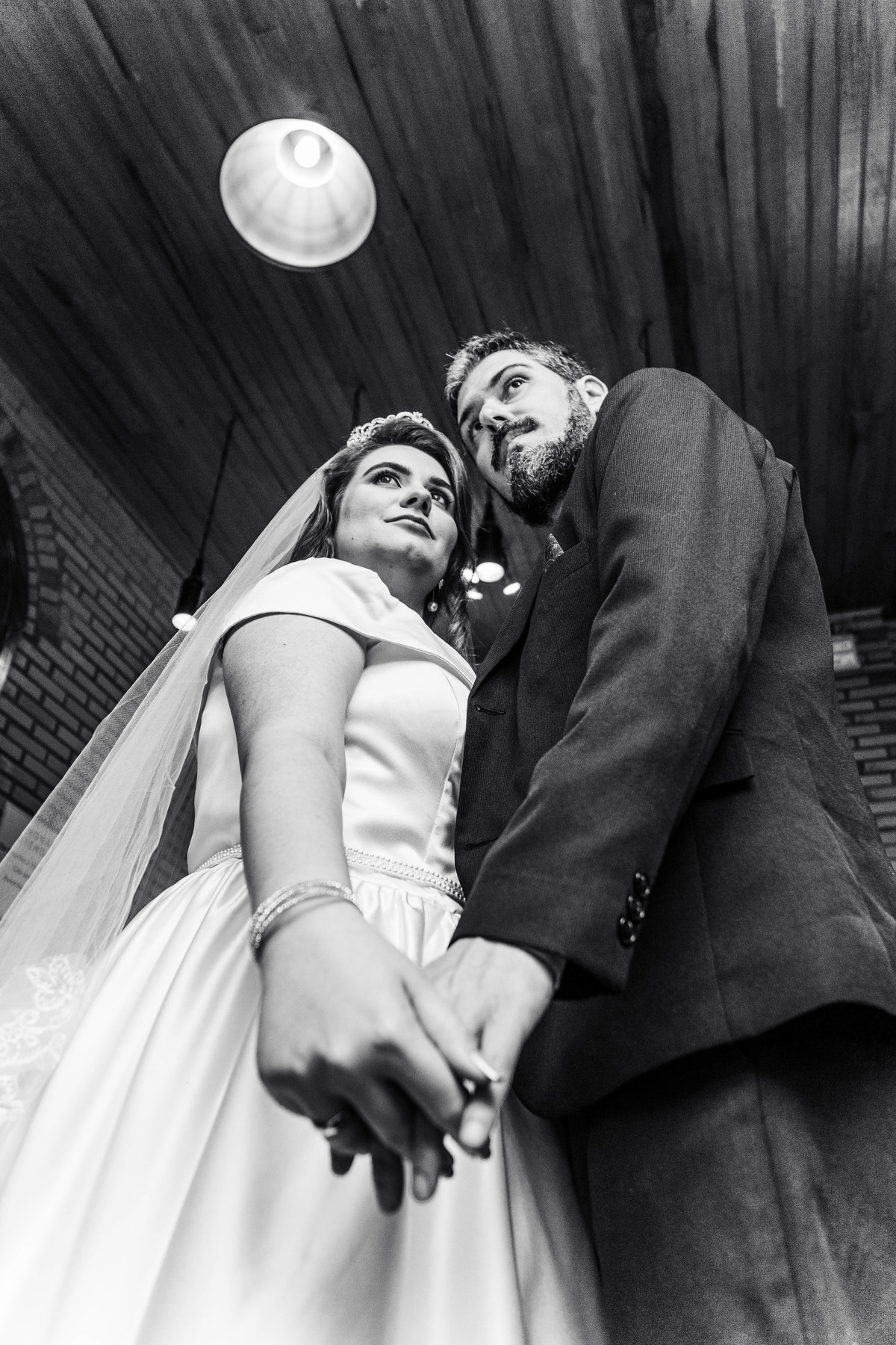 Ensaio pré-casamento em Erechim: momentos naturais e autênticos capturados ao pôr do sol. Fotografia de noivos com foco em amor genuíno e paisagens deslumbrantes. Encontre inspiração para seu pré-wedding com um fotógrafo especializado em ensaios romântico