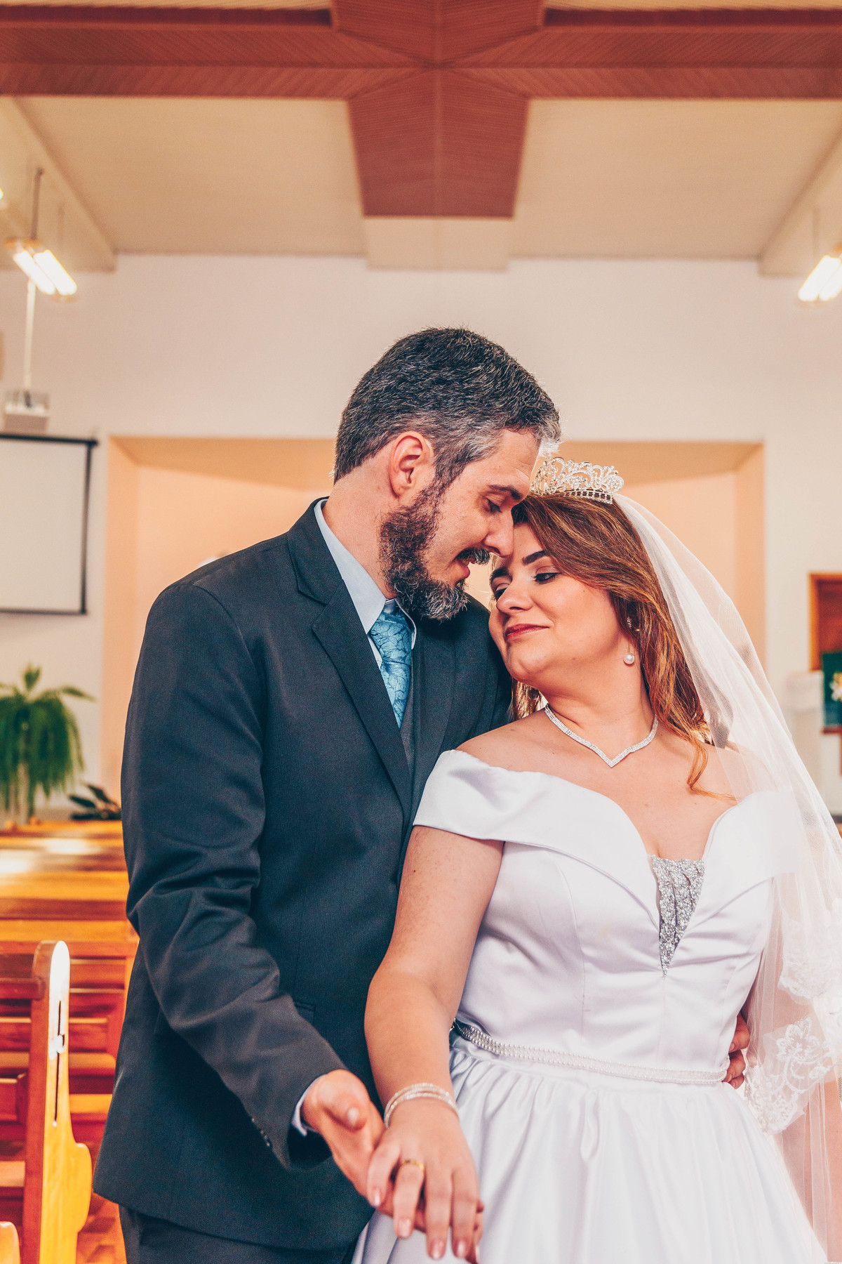 Ensaio pré-casamento em Erechim: momentos naturais e autênticos capturados ao pôr do sol. Fotografia de noivos com foco em amor genuíno e paisagens deslumbrantes. Encontre inspiração para seu pré-wedding com um fotógrafo especializado em ensaios romântico