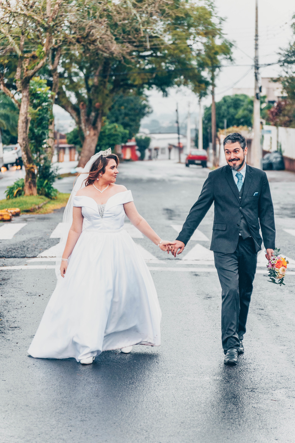 Ensaio pré-casamento em Erechim: momentos naturais e autênticos capturados ao pôr do sol. Fotografia de noivos com foco em amor genuíno e paisagens deslumbrantes. Encontre inspiração para seu pré-wedding com um fotógrafo especializado em ensaios romântico
