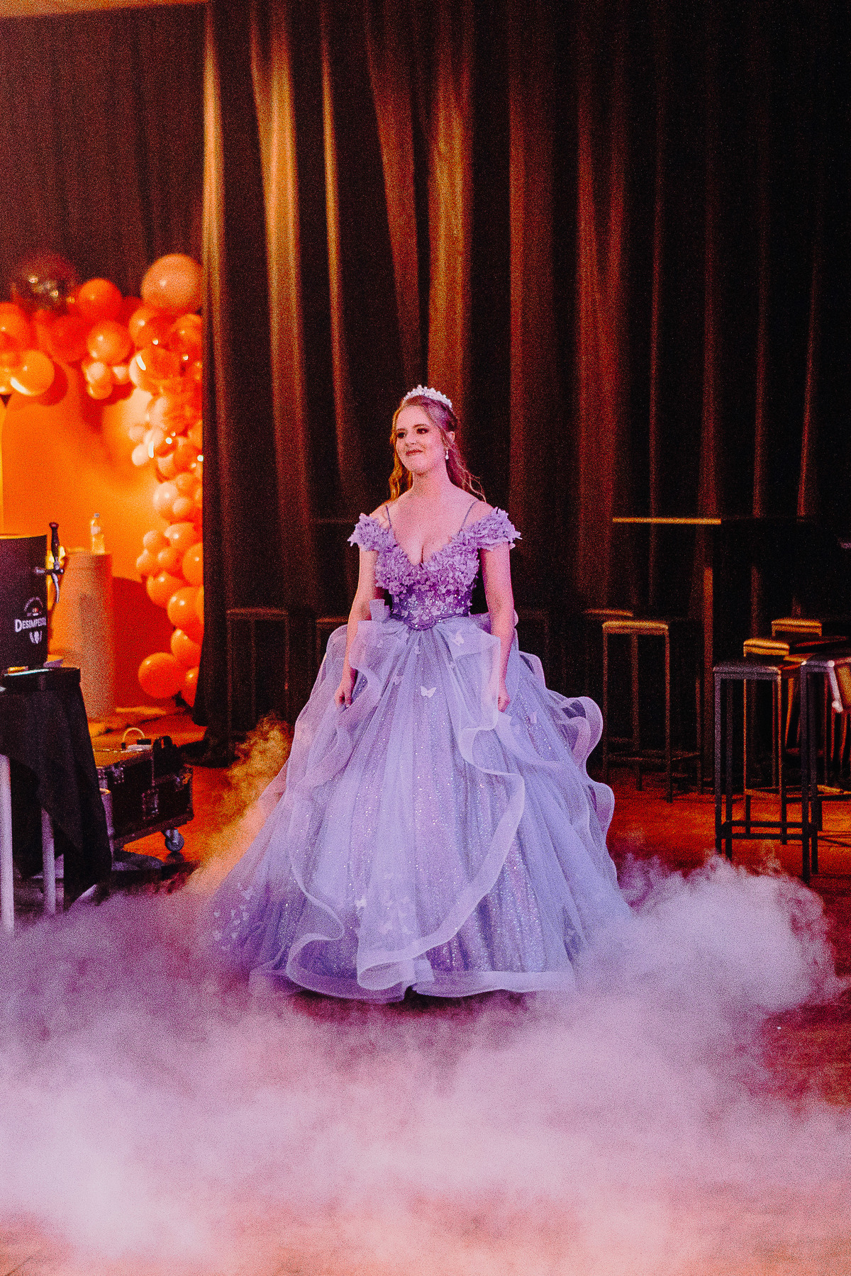 Fotos profissionais da festa que mostram toda a energia do evento.